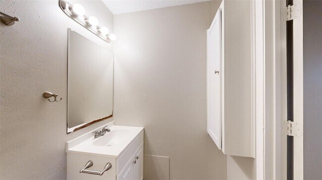 Building Photo - 500 Foch St