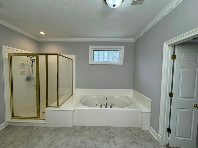 Building Photo - 301 Golden Pond Dr