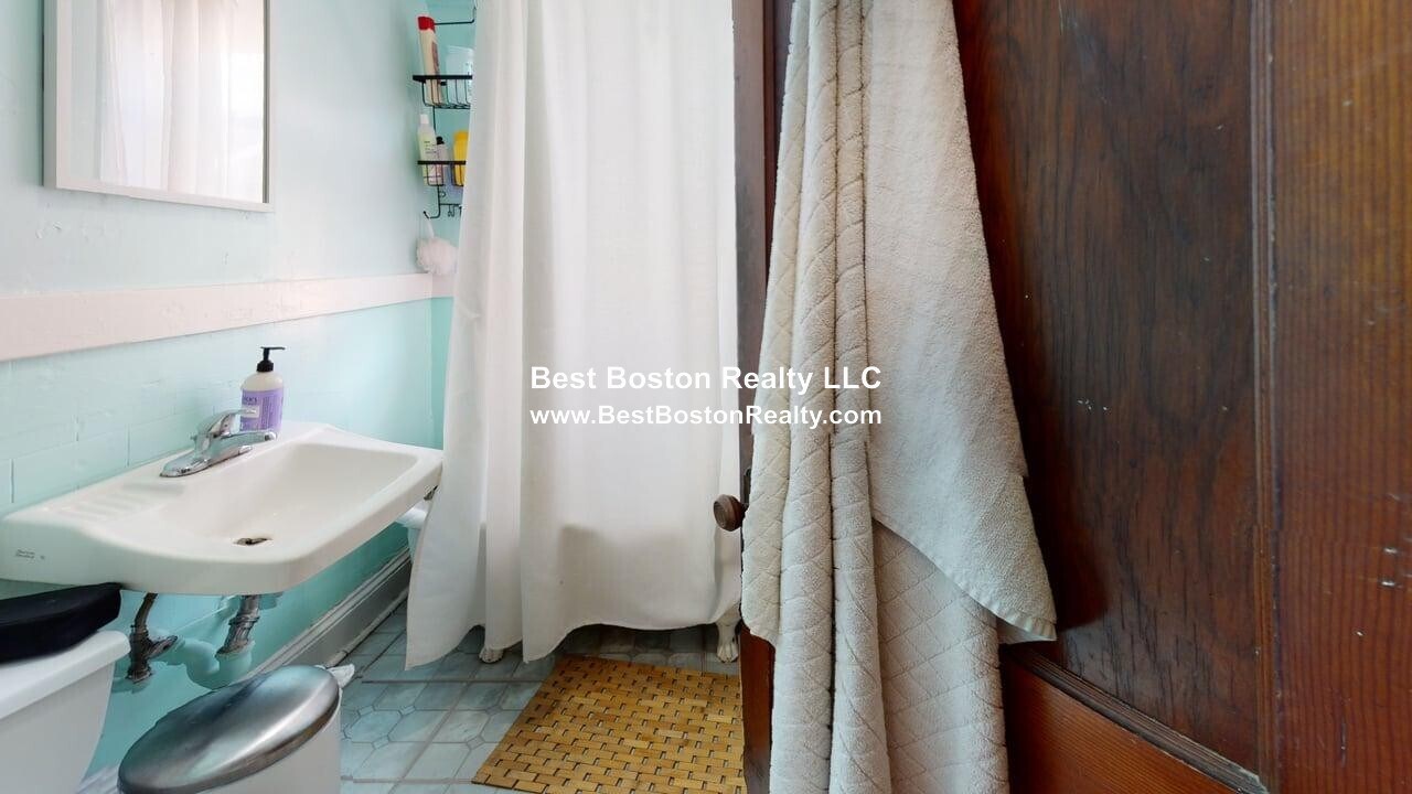 Building Photo - 289 Summer St