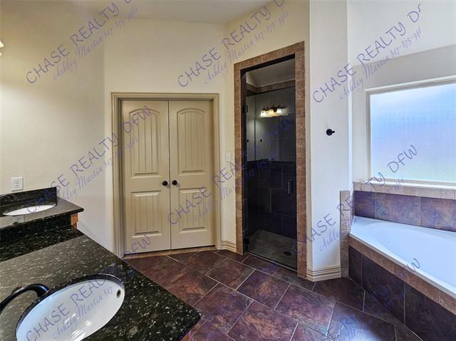 Building Photo - 240 Spyglass Dr