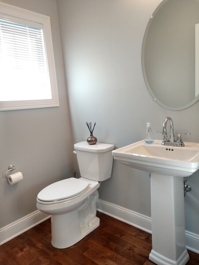 Building Photo - 777 N Main St