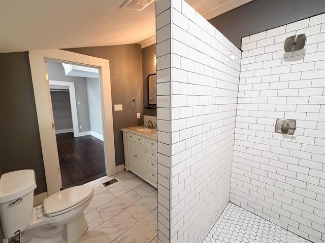 Building Photo - 405 E Denton St