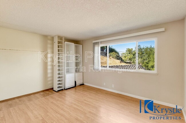 Building Photo - 106 Molina St