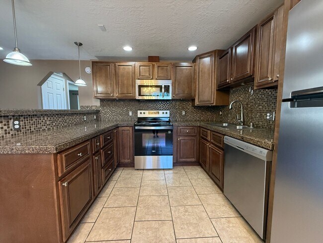 Building Photo - Updated 2-Bedroom Condo West Richland