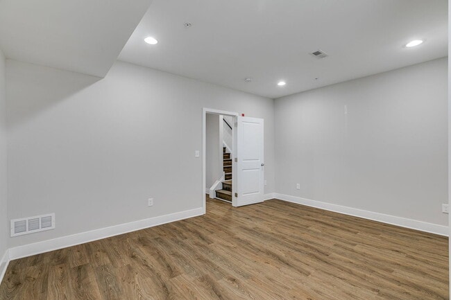 Building Photo - 2630 Annin St