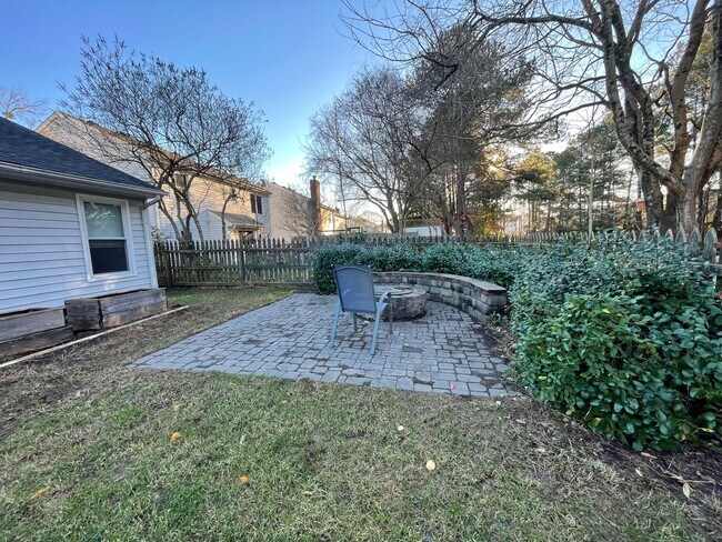 Building Photo - 4 BED / 3 BATH SINGLE FAMILY IN SALEM LAKES!