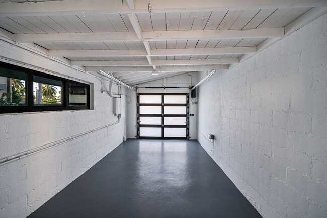 Building Photo - 1351 Bay Terrace