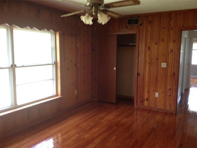 Building Photo - 306 Alpine St
