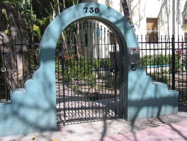 Building Photo - 726 Meridian Ave