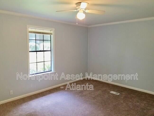 Building Photo - 889 Westland Dr SW