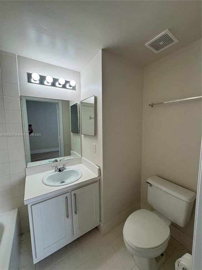 Building Photo - 775 SW 148th Ave