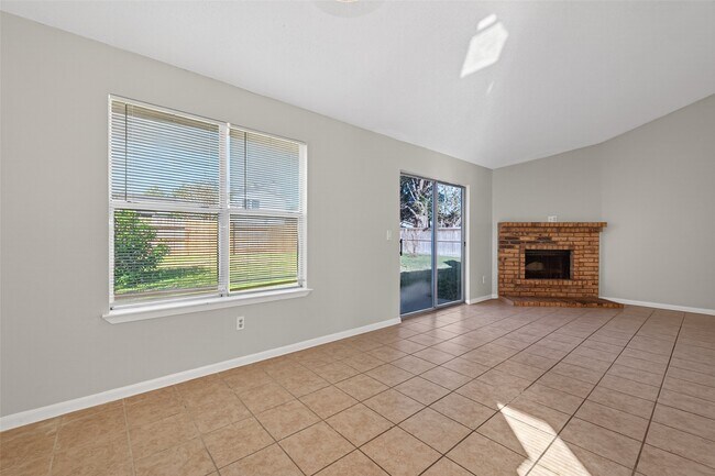 Building Photo - 5211 Devon Green Dr