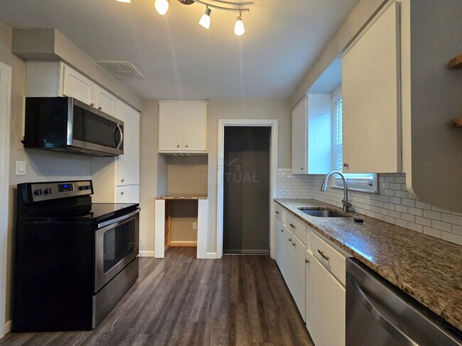 Building Photo - 203 S Wilson Ave