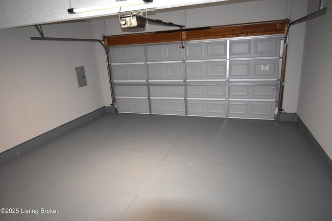 Building Photo - 4313 Hickoryview Dr