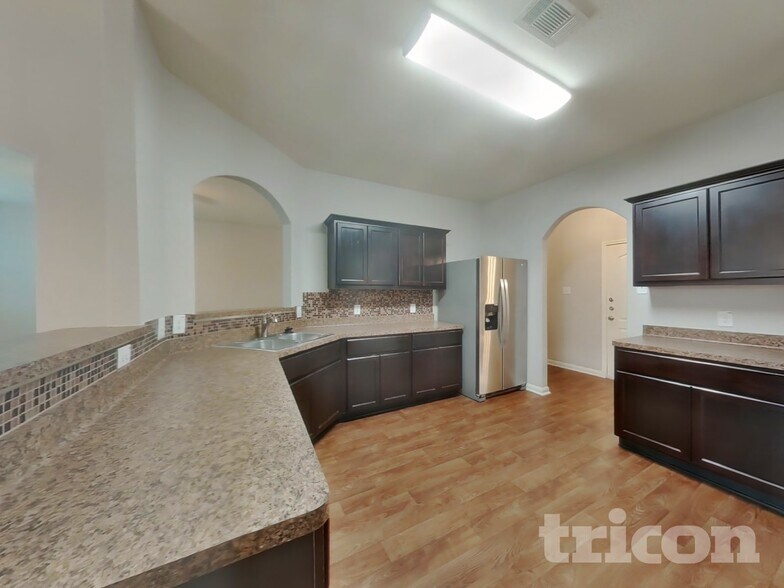 Building Photo - 17142 Common Point Dr