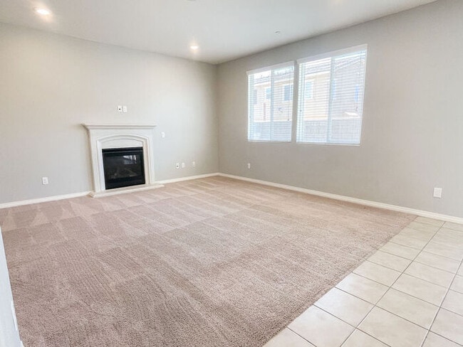 Building Photo - Beautiful 2 Story 4 Bedroom Home in Great ...