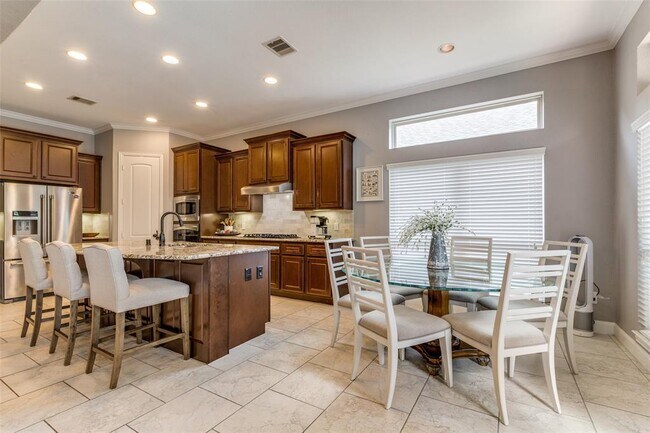 Building Photo - 15 Canoe Bend Dr