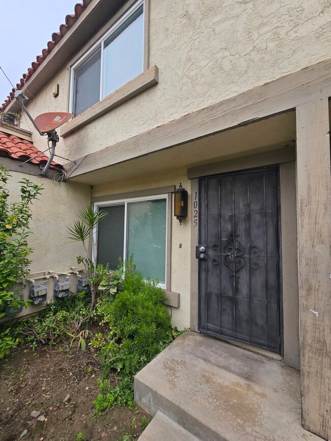 Building Photo - 1025 Junipero Dr