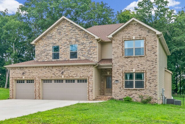 Building Photo - Pet Friendly Four Bedroom!