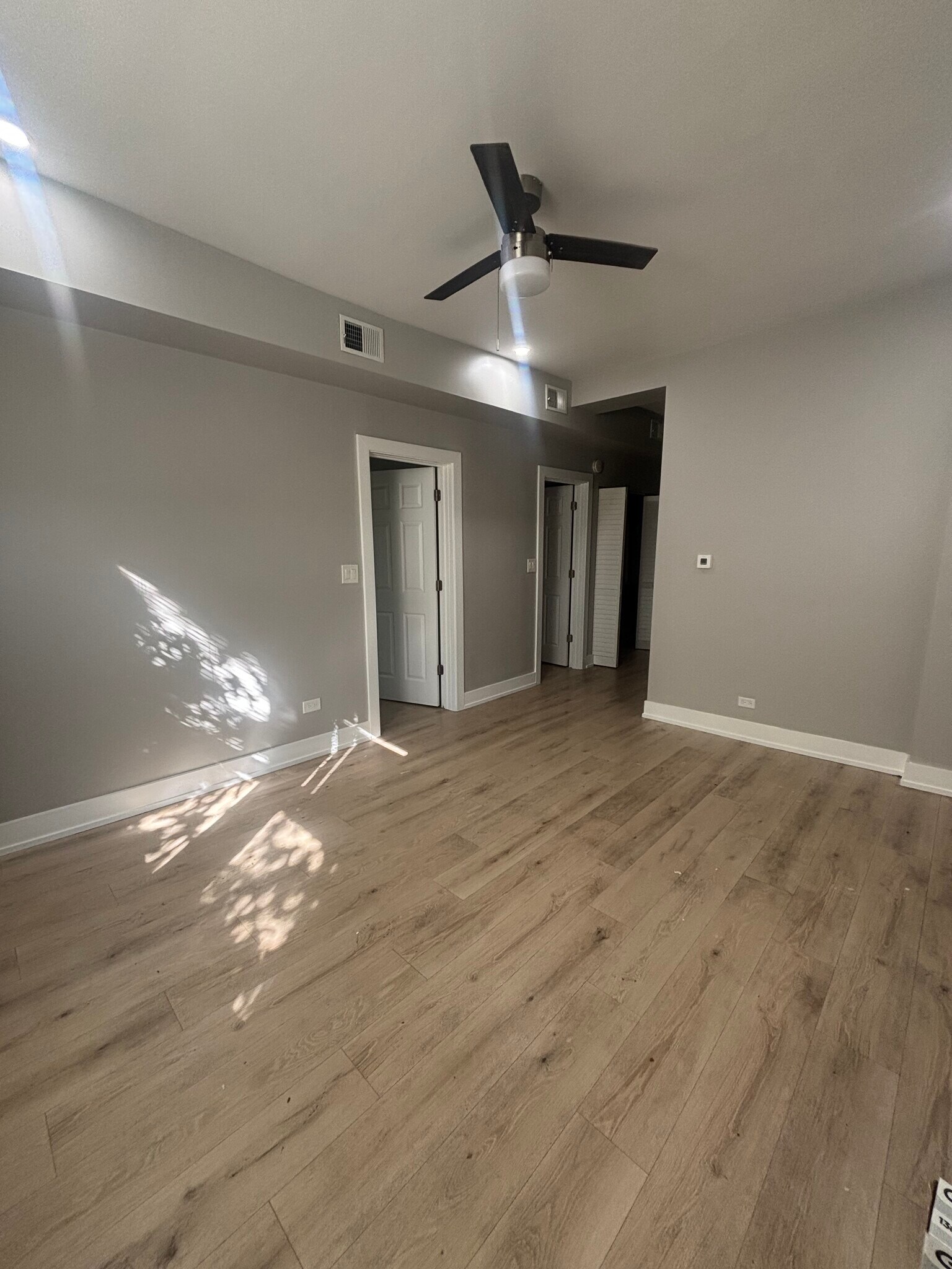 Building Photo - 3850 W Hirsch St