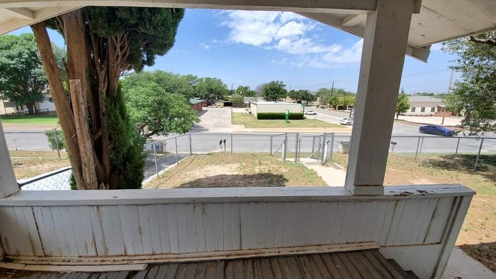 Building Photo - 1001 S Main St