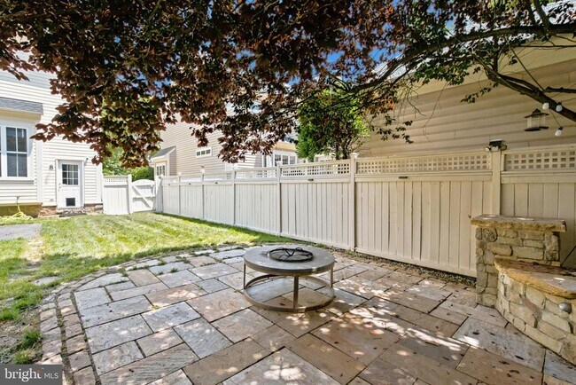 Building Photo - 22839 Vickery Park Dr