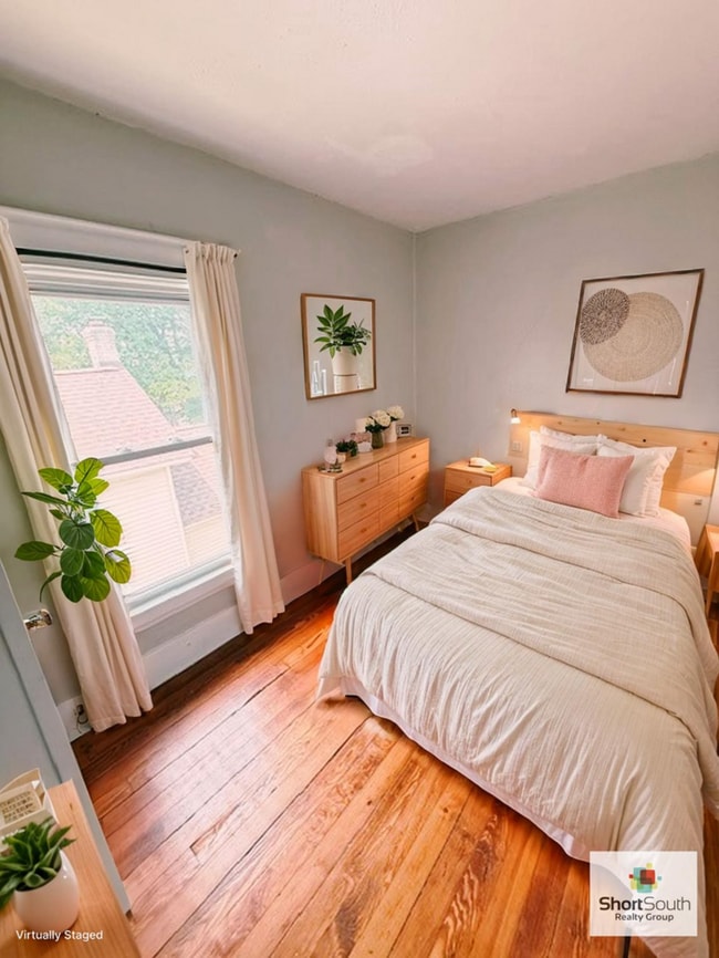 Building Photo - Beautifully 2 Bed 1 Bath remodeled townhome