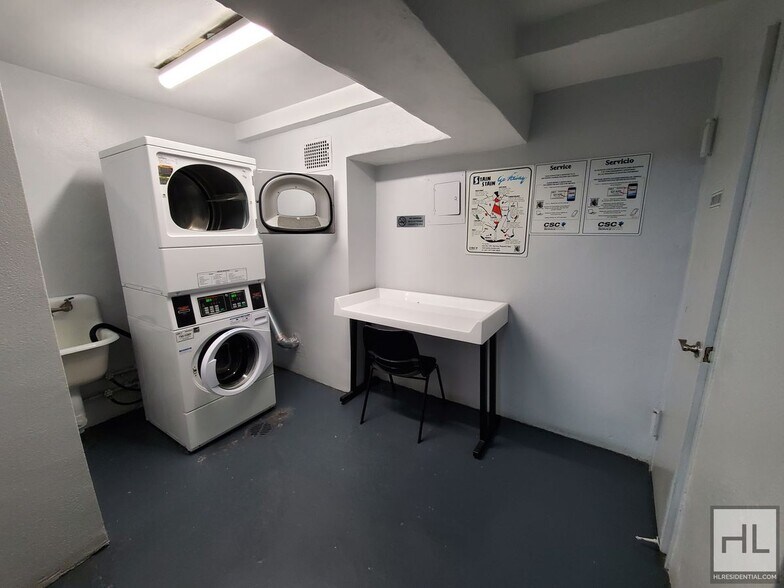 Building Photo - 5 AVENUE