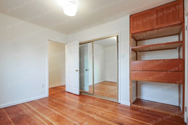 Building Photo - 5527 SE 71st Ave