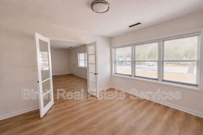 Building Photo - 216 S Lincoln Ave