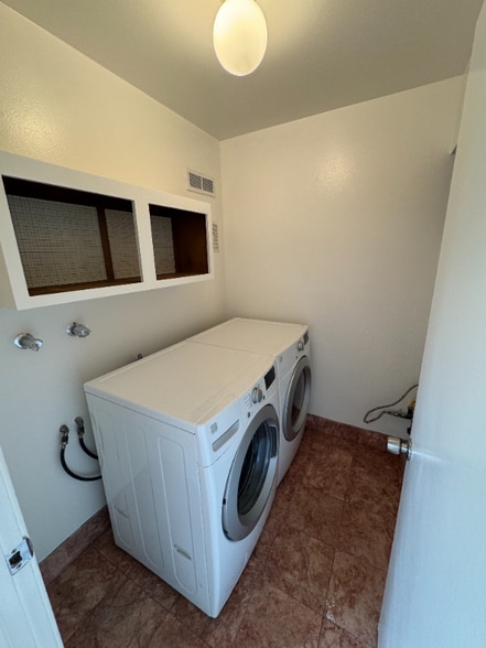 Building Photo - 3031 Flora Vista