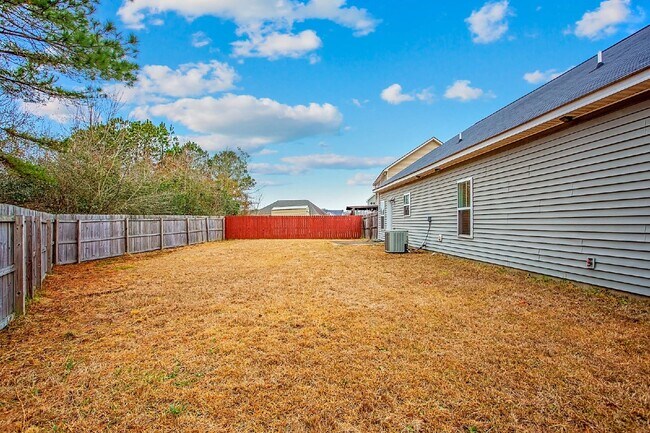 Building Photo - 3 Bedroom 2 Bathroom Nest in Raeford