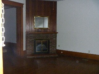 living room - 916 W 3rd St