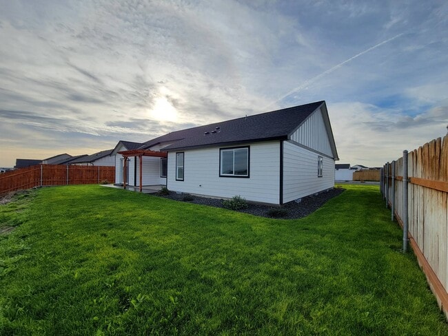 Building Photo - 4705 Corinth Dr