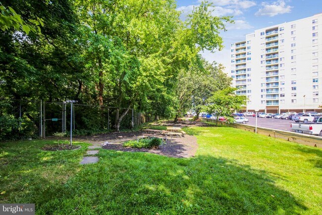 Building Photo - 501 Slaters Ln