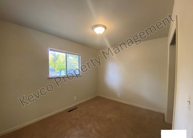Building Photo - Incredibly Spacious House!