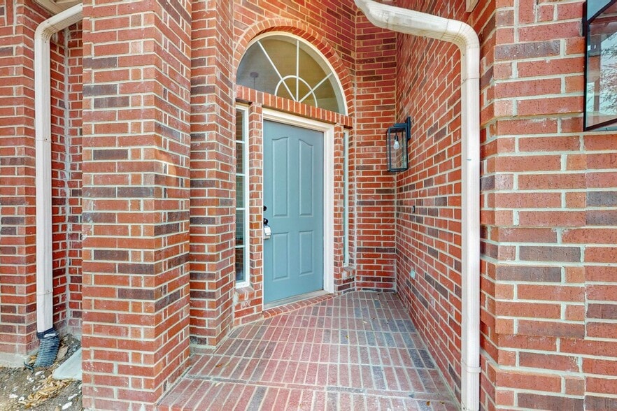Building Photo - 4817 Valley Springs Trail