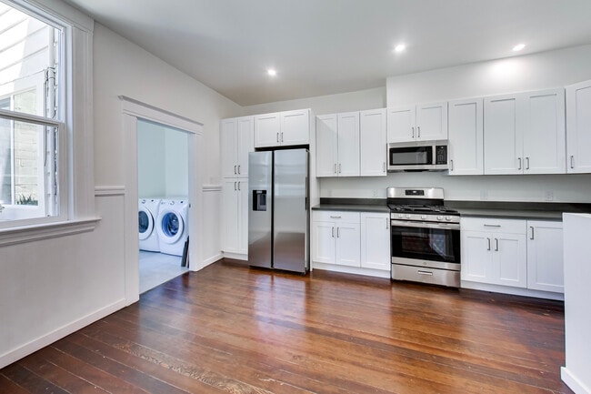 Building Photo - 554a Natoma St