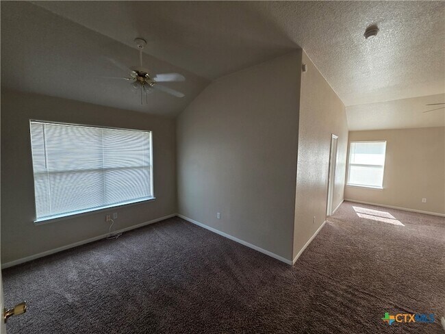 Building Photo - 322 Cedar Ridge Dr