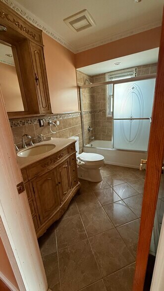 Building Photo - 503 Avenue C