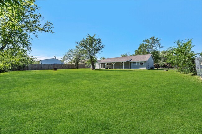 Building Photo - 7506 Bluebonnet St