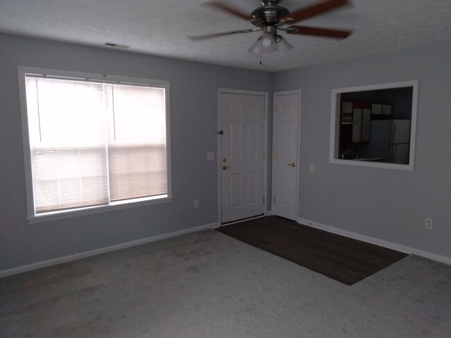 Building Photo - 2 Bedroom, 1 bath apartment - Downstairs U...