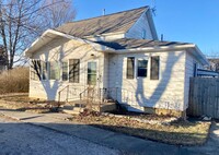 Building Photo - Check Out This 3-Bed/1.5-Bath House in Zan...