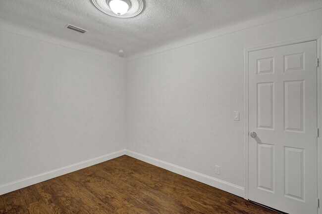 Building Photo - 651 SW 15th St