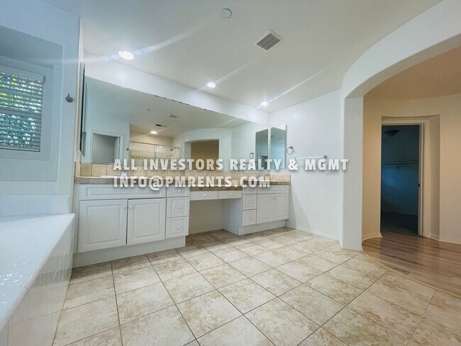 Building Photo - 5554 Nanday Ct