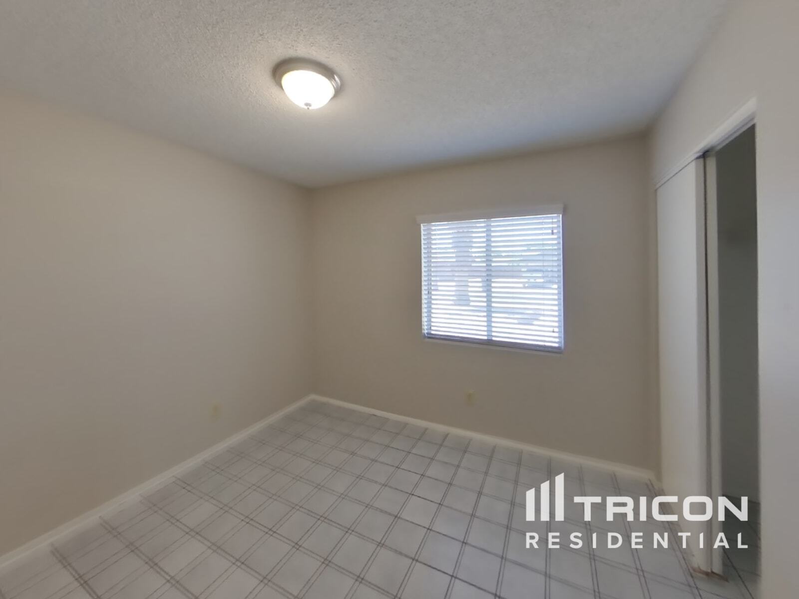 Building Photo - 8838 W Cinnabar Ave