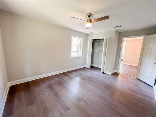 Building Photo - 112 Tally Ct W
