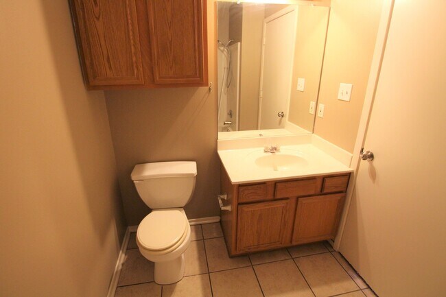 Building Photo - 447 Redbud Cir