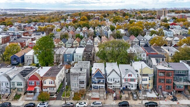 Building Photo - 23 Bayview Ave