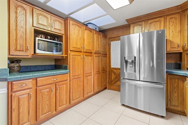 Building Photo - 36740 Shore Dr